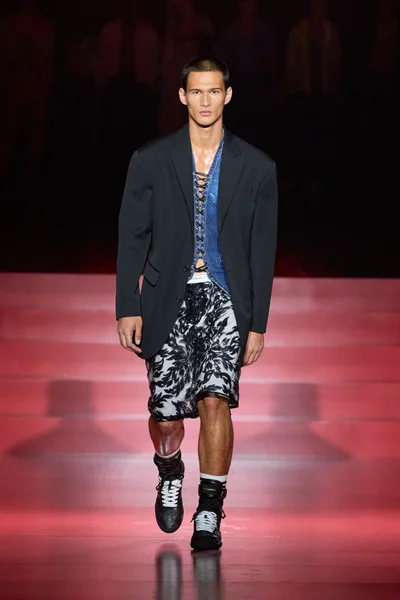 Look 25